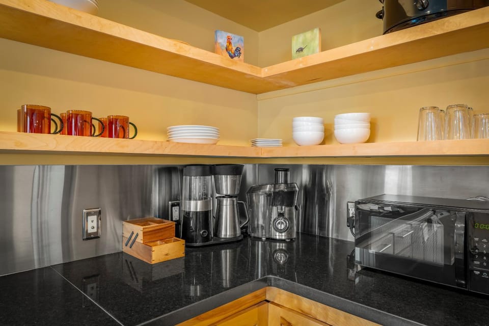 Coffee/tea facilities, toaster