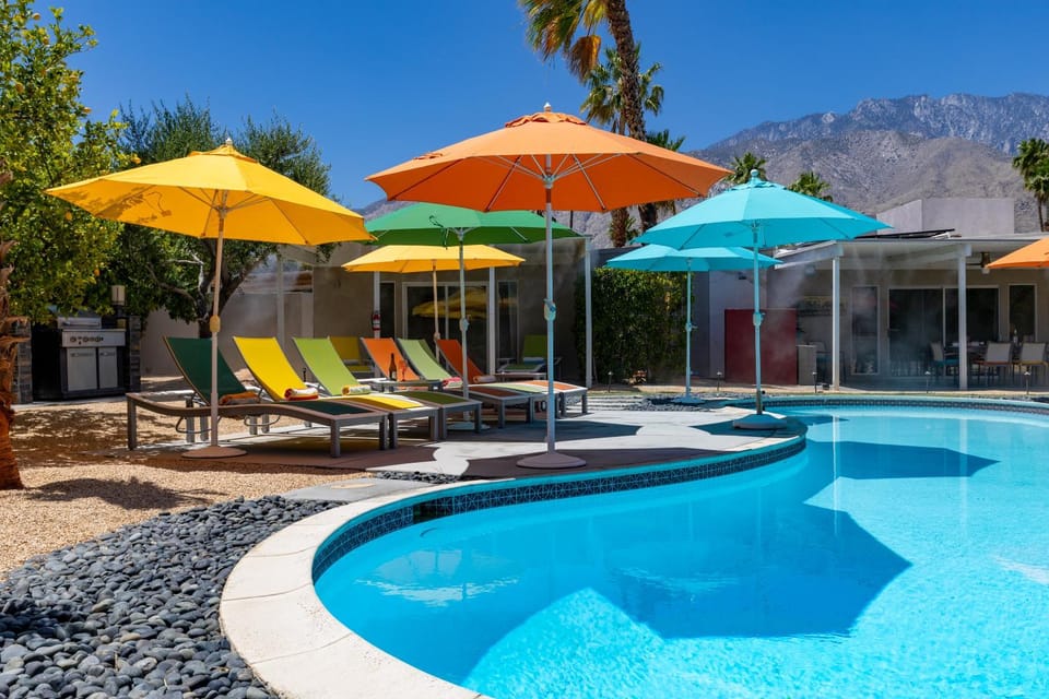 Lux Lounge House in Palm Springs