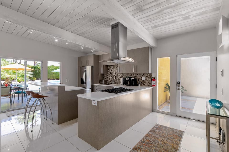 Lux Lounge House in Palm Springs