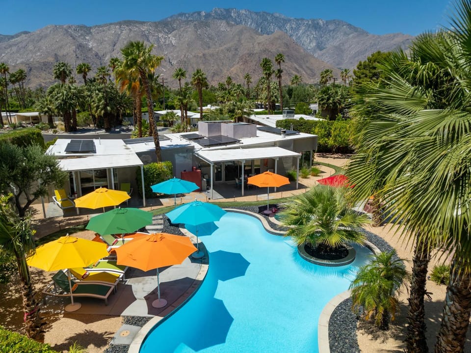 Lux Lounge House in Palm Springs