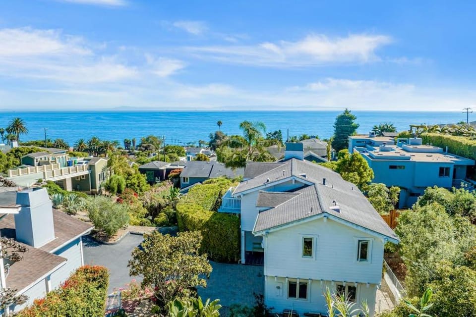 A Golden Getaway House in Summerland