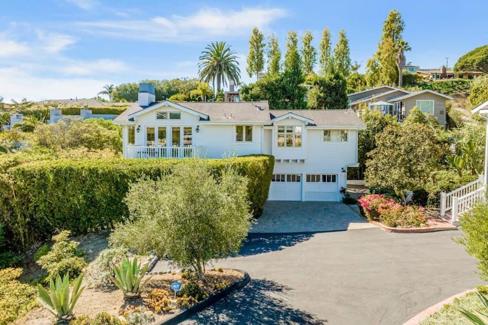 A Golden Getaway House in Summerland