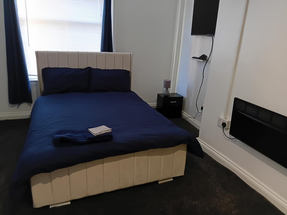 Studio Sleeps 2 with Parking Apartment in Oldbury