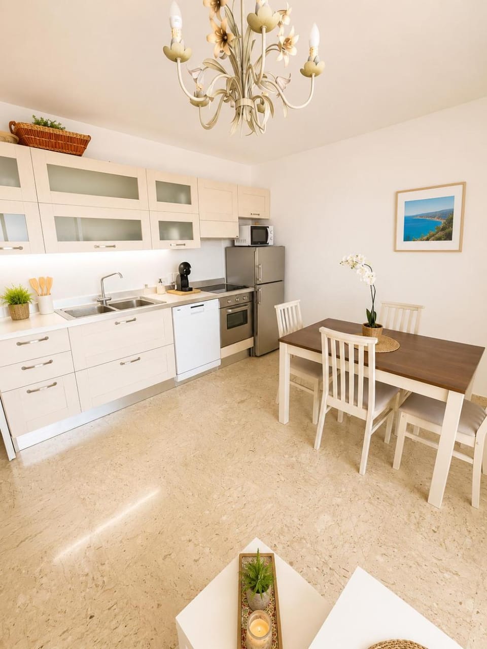 Kitchen or kitchenette, Dining area, oven, stove