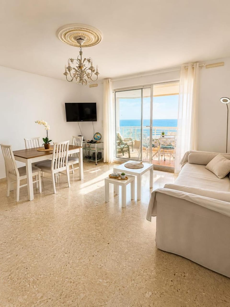 Communal lounge/ TV room, Balcony/Terrace, Living room, Sea view