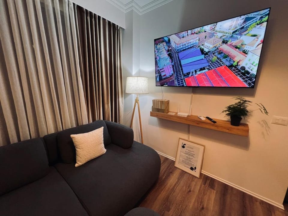 Tirana Veranda Apartment - Free Private Parking Apartment in Tirana