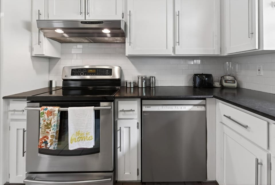 Sprawling 5BR Oasis Near FSU & Trails home House in Tallahassee