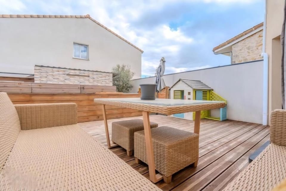 Modern House with Heated Pool, BBQ & Air Conditioning House in Nouvelle-Aquitaine