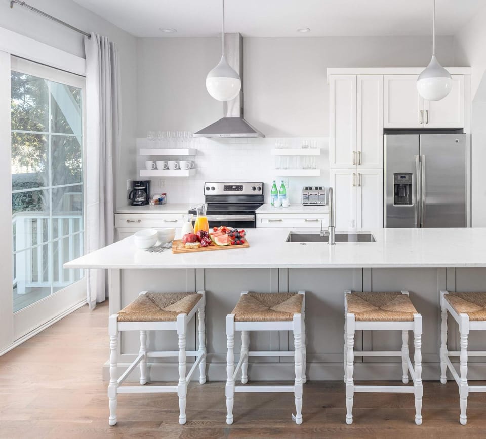 Walk Everywhere 12BR Retreat 3 Pools Sleeps 24 House in Folly Beach
