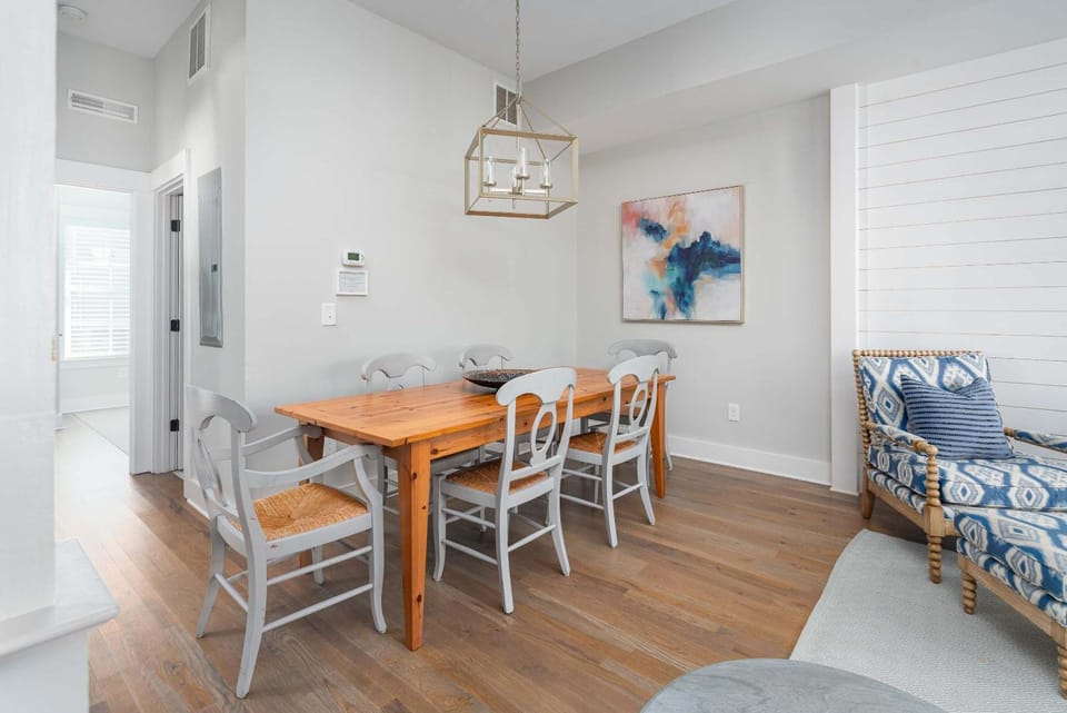Walk Everywhere 12BR Retreat 3 Pools Sleeps 24 House in Folly Beach