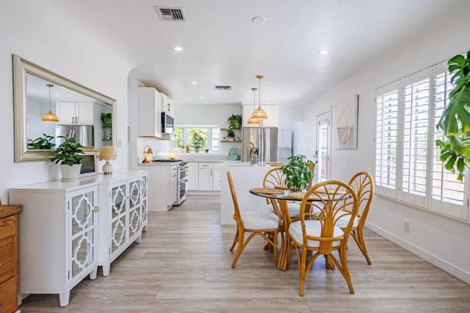 Renovated 3BR Santa Monica Home - Sleeps 6 Apartment in Mar Vista