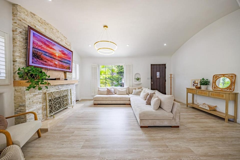 Renovated 3BR Santa Monica Home - Sleeps 6 Apartment in Mar Vista