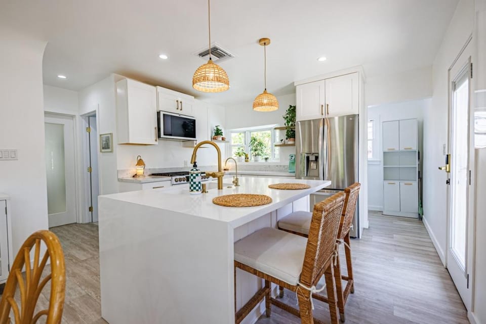 Renovated 3BR Santa Monica Home - Sleeps 6 Apartment in Mar Vista