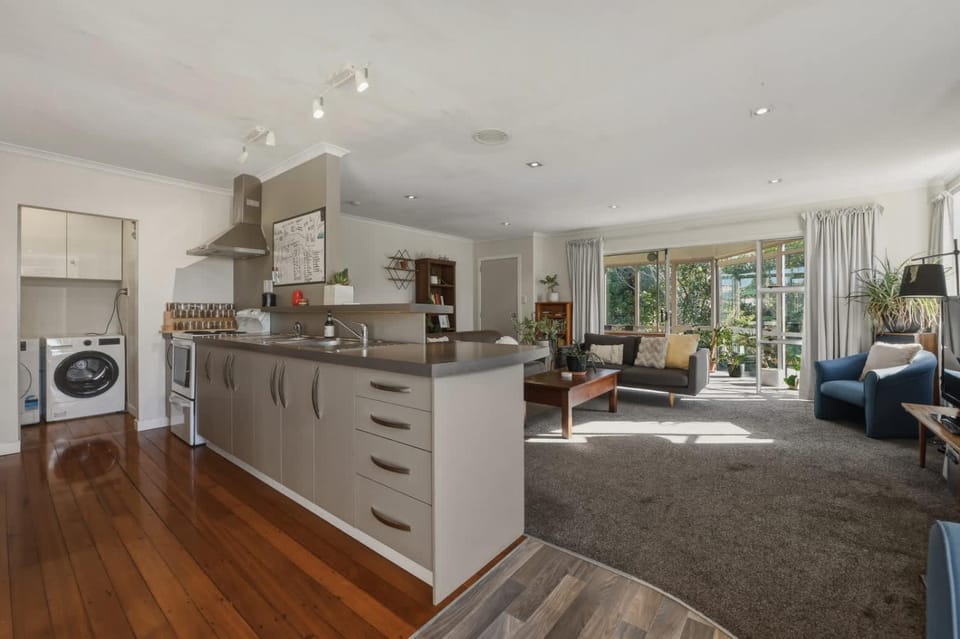 Inn Jameson - Ride to the Redwoods with Spa Pool House in Rotorua