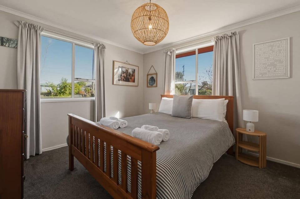 Inn Jameson - Ride to the Redwoods with Spa Pool House in Rotorua