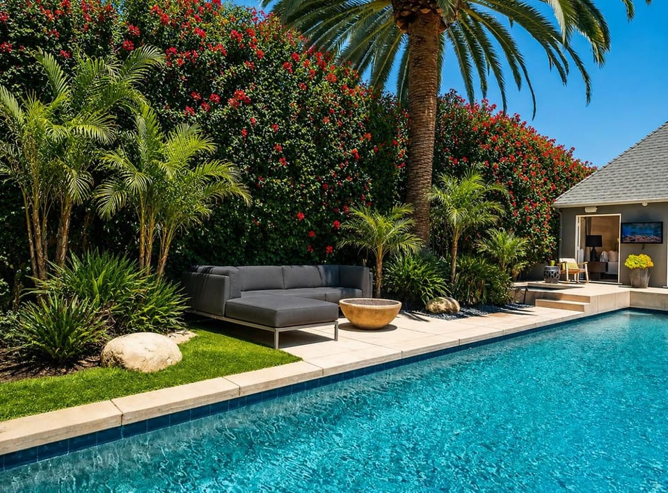 Garden view, Pool view, Swimming pool, sunbed