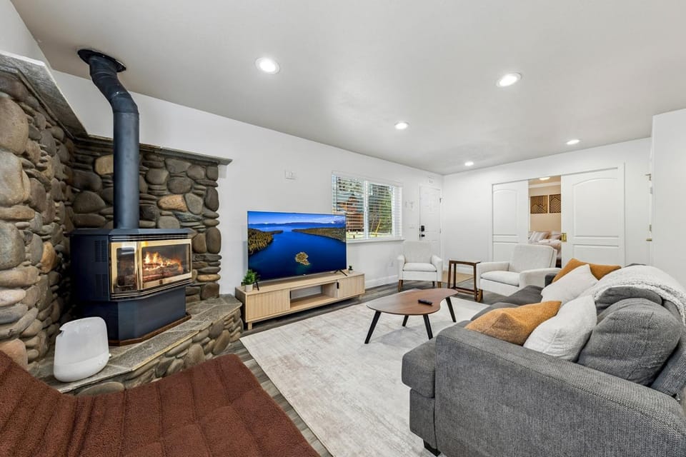 2543 Knox Avenue cabin Cabin in South Lake Tahoe
