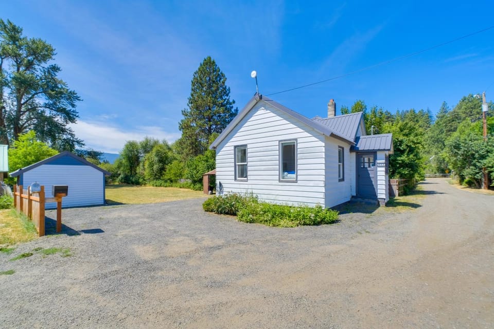 Walk to Shops & Eats! Central Cle Elum Escape House in Cle Elum