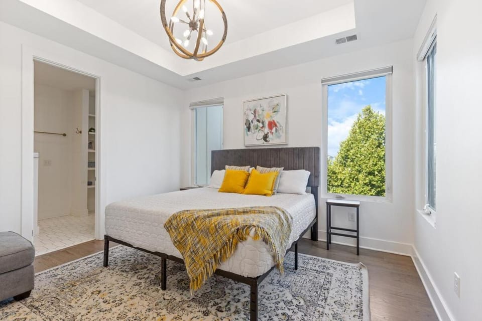The Prince Pad King Suite Bunk Suite 2 Baths Apartment in East Nashville