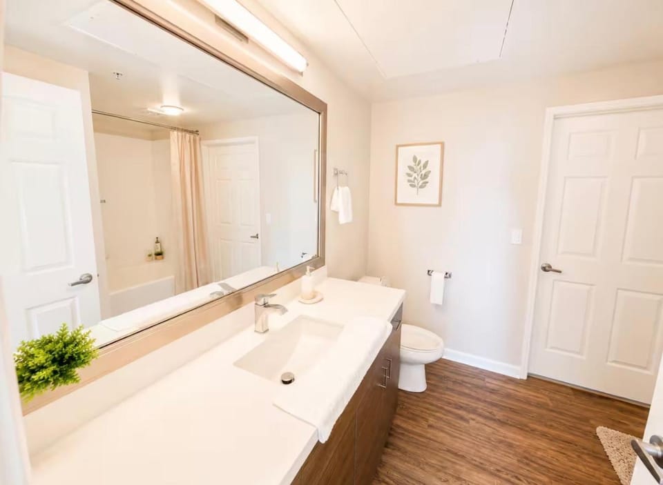 2bd 2bth Marina Del Rey Apt Apartment in Culver City