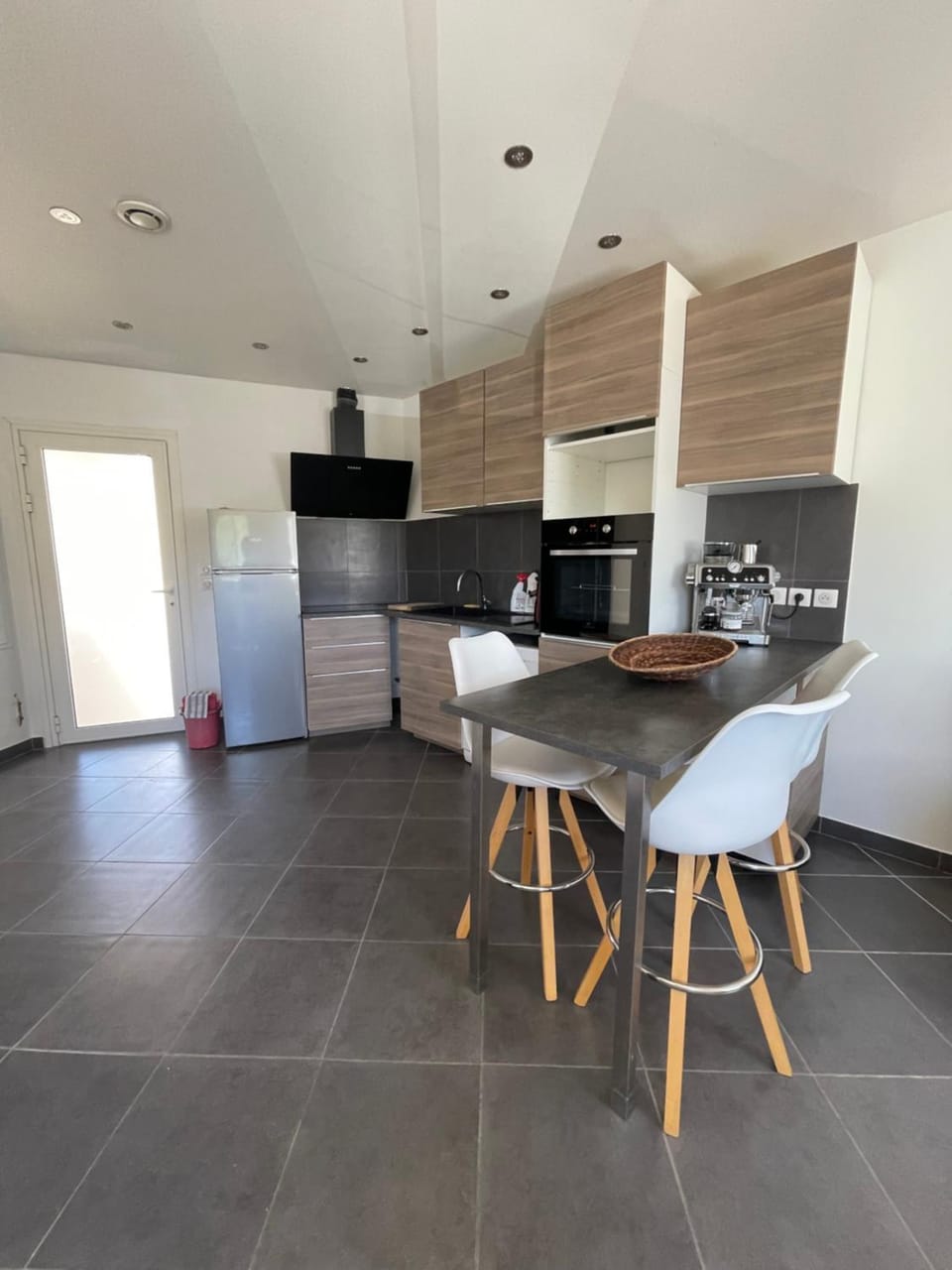 Kitchen or kitchenette, dishwasher, oven, stove