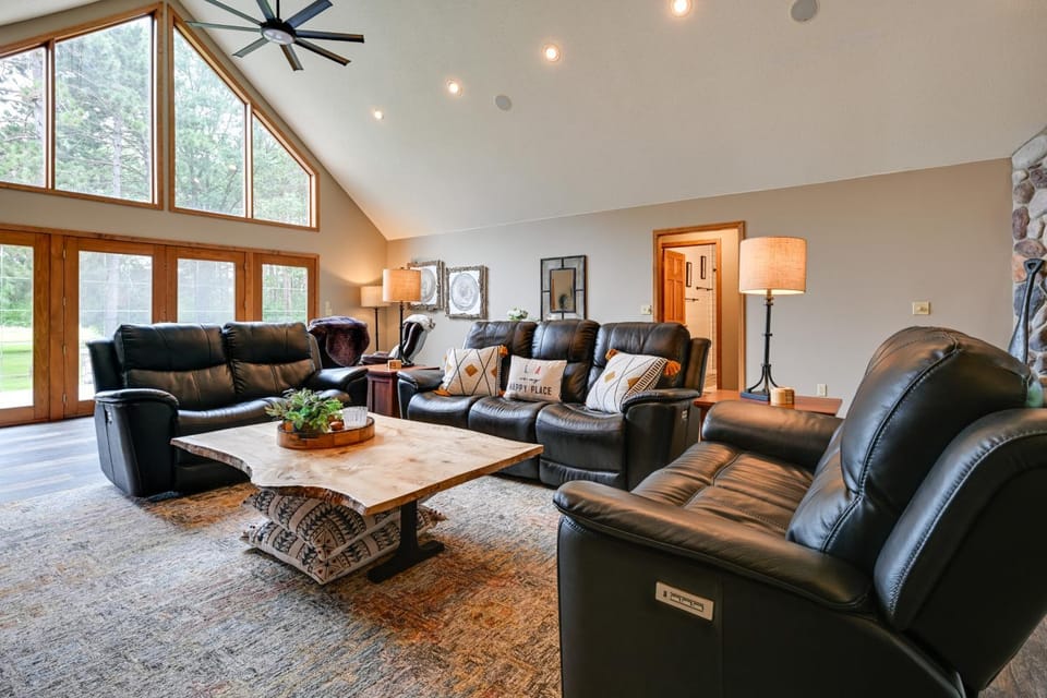 Spacious Lake Arrowhead Home on the Golf Course House in Wisconsin