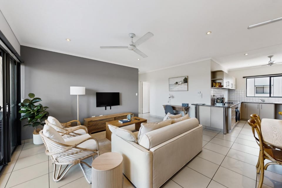 Peaceful 2-Bed Apartment with Private BBQ Balcony Apartment in Darwin