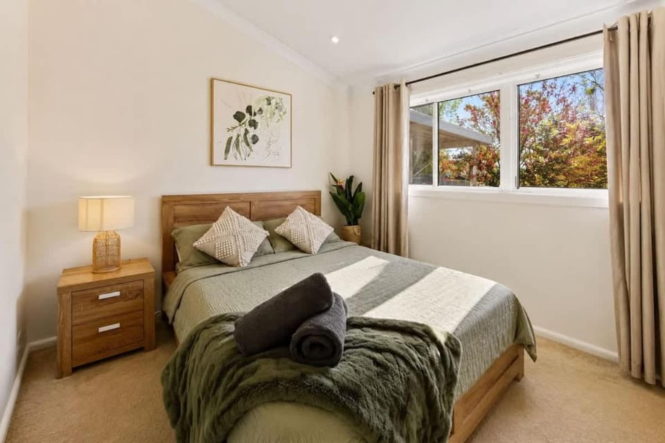 Modern Family house with BBQ House in Dubbo