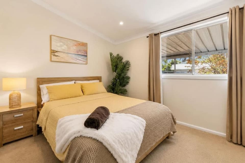 Modern Family house with BBQ House in Dubbo