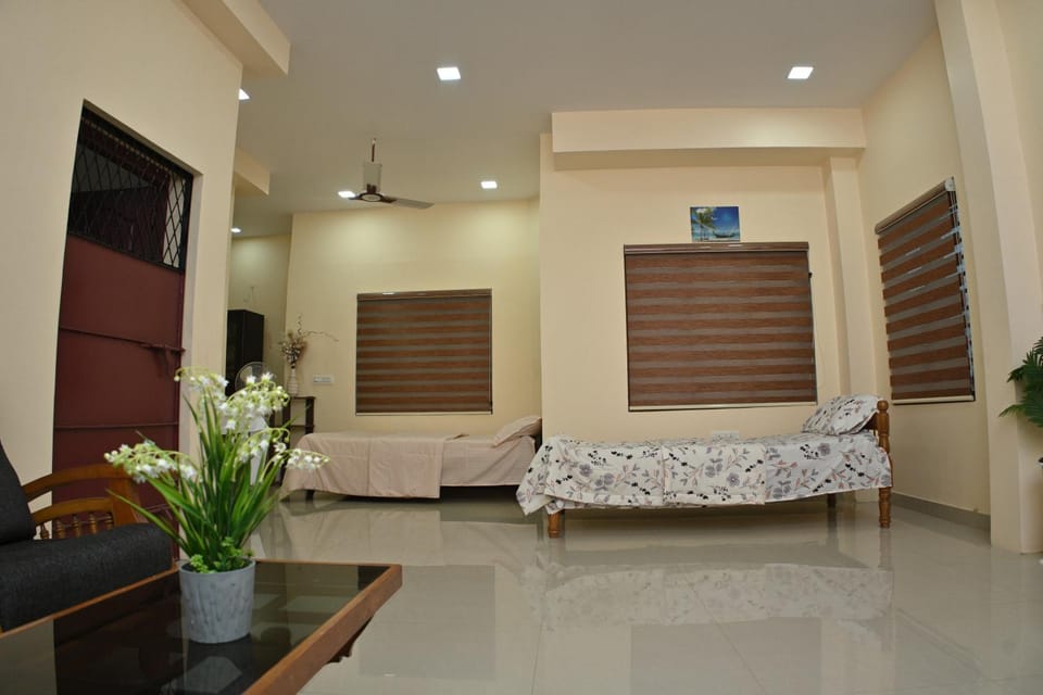 TV and multimedia, Living room, Seating area, air conditioner