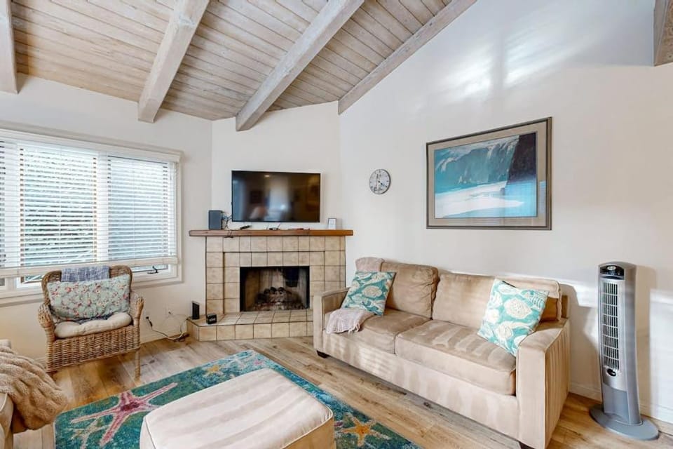 Sunny's Santa Barbara Beach House House in Montecito