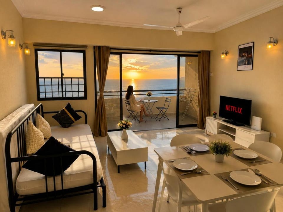 Sea View Balcony 3BR Walk to Beach & Night Market Apartment in Batu Ferringhi, Penang, Malaysia
