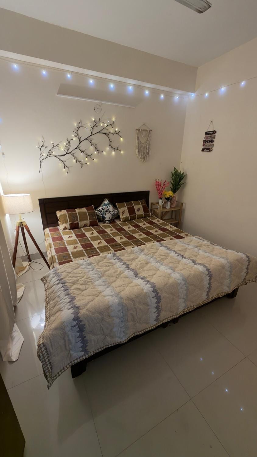 Luxury Floral Retreat Near Amrita Hospital Apartment in Noida