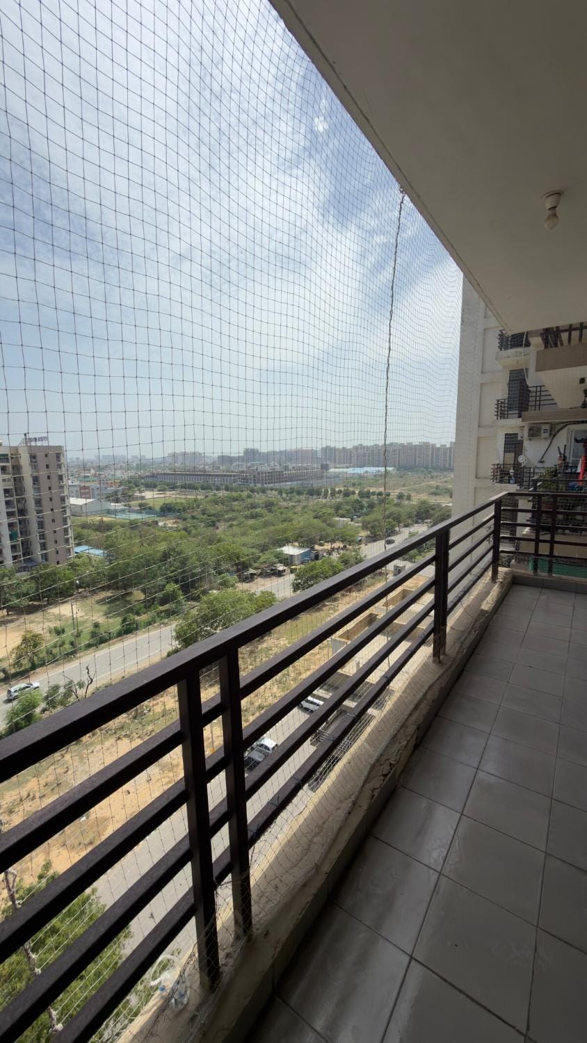Luxury Floral Retreat Near Amrita Hospital Apartment in Noida