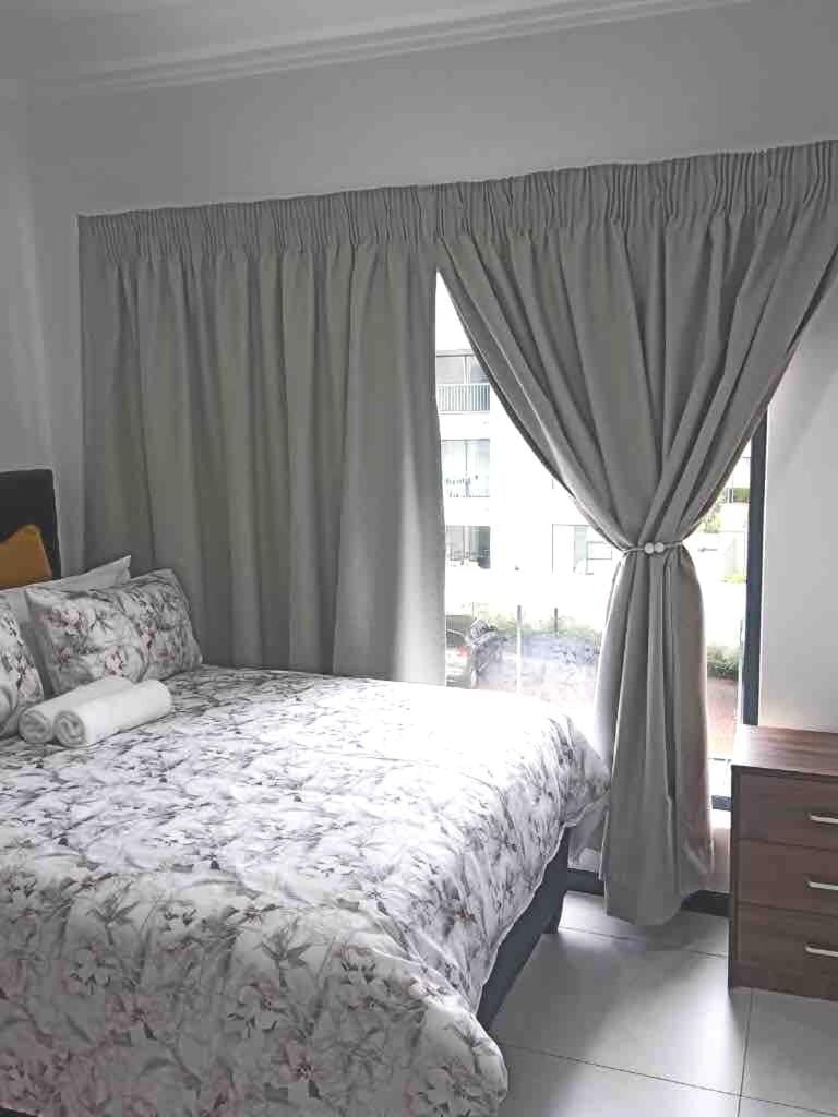 Modern Apt in Cedar Fourways with Power backup Apartment in Sandton