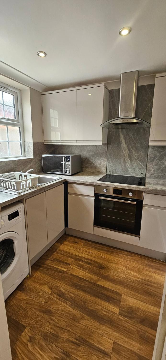 microwave, oven, laundry, washing machine, kitchen