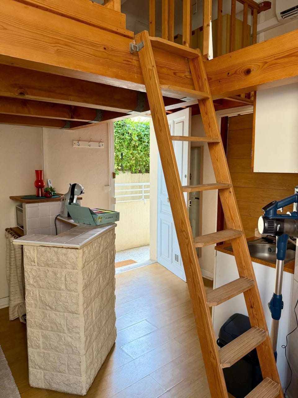 Studio climatisé avec mezzanine à 300 m de la plage Apartment in Antibes