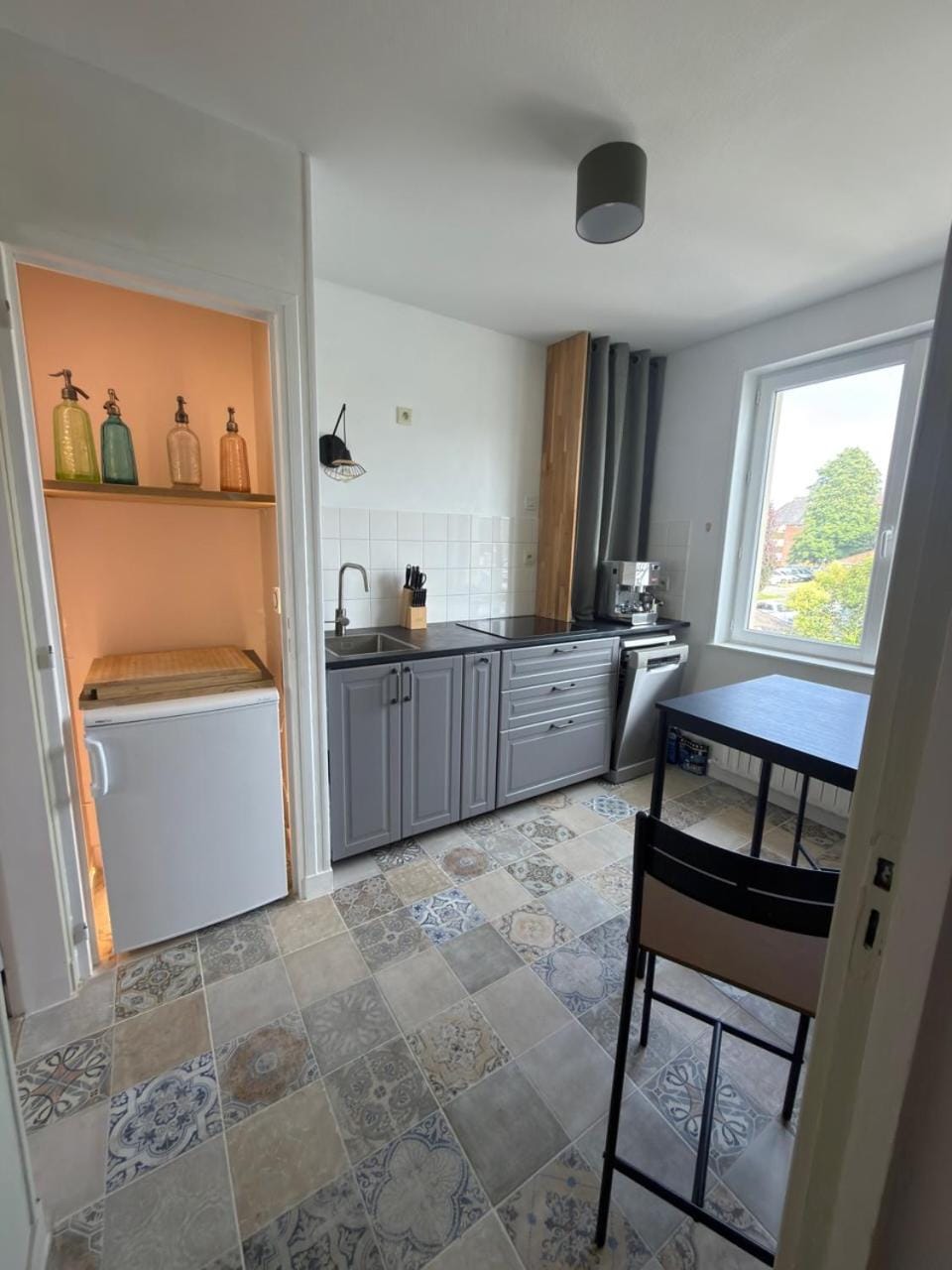 Kitchen or kitchenette