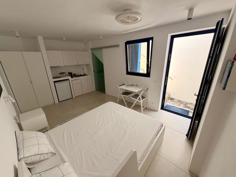 Gerakopetra Studio Apartment in Milos