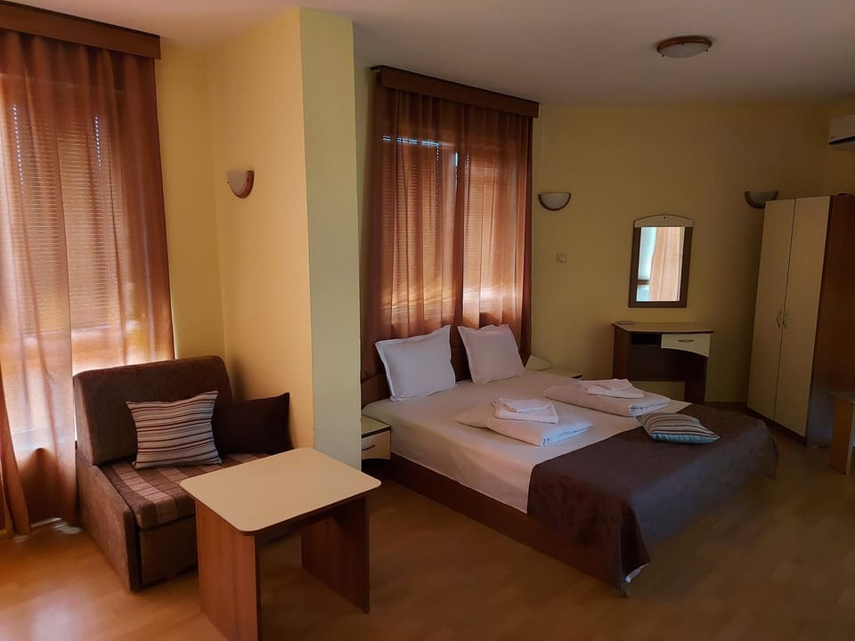Семеен хотел Юлия Hotel in Burgas Province