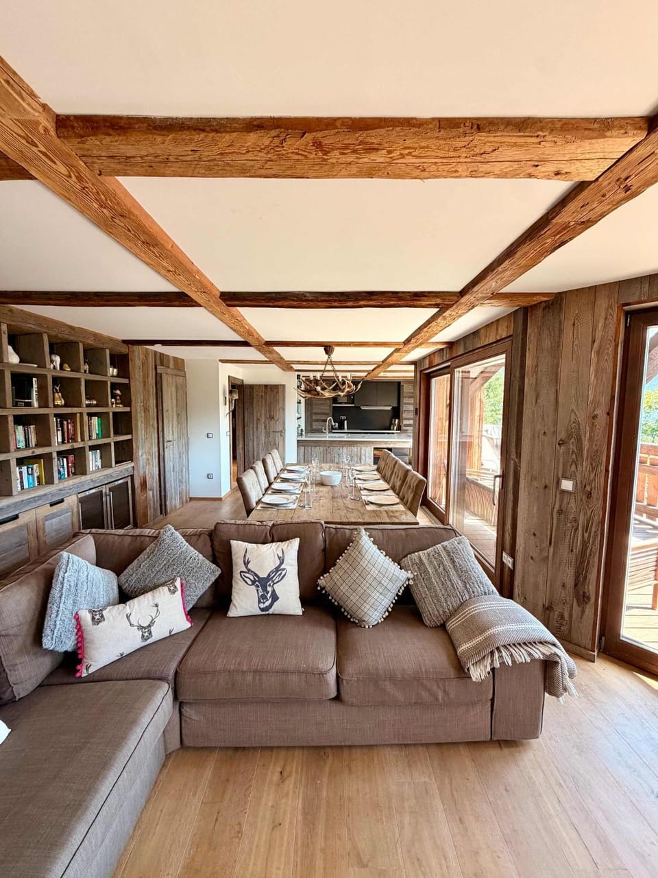 Luxury Chalet with Hot Tub & Mountain Views Chalet in Montriond