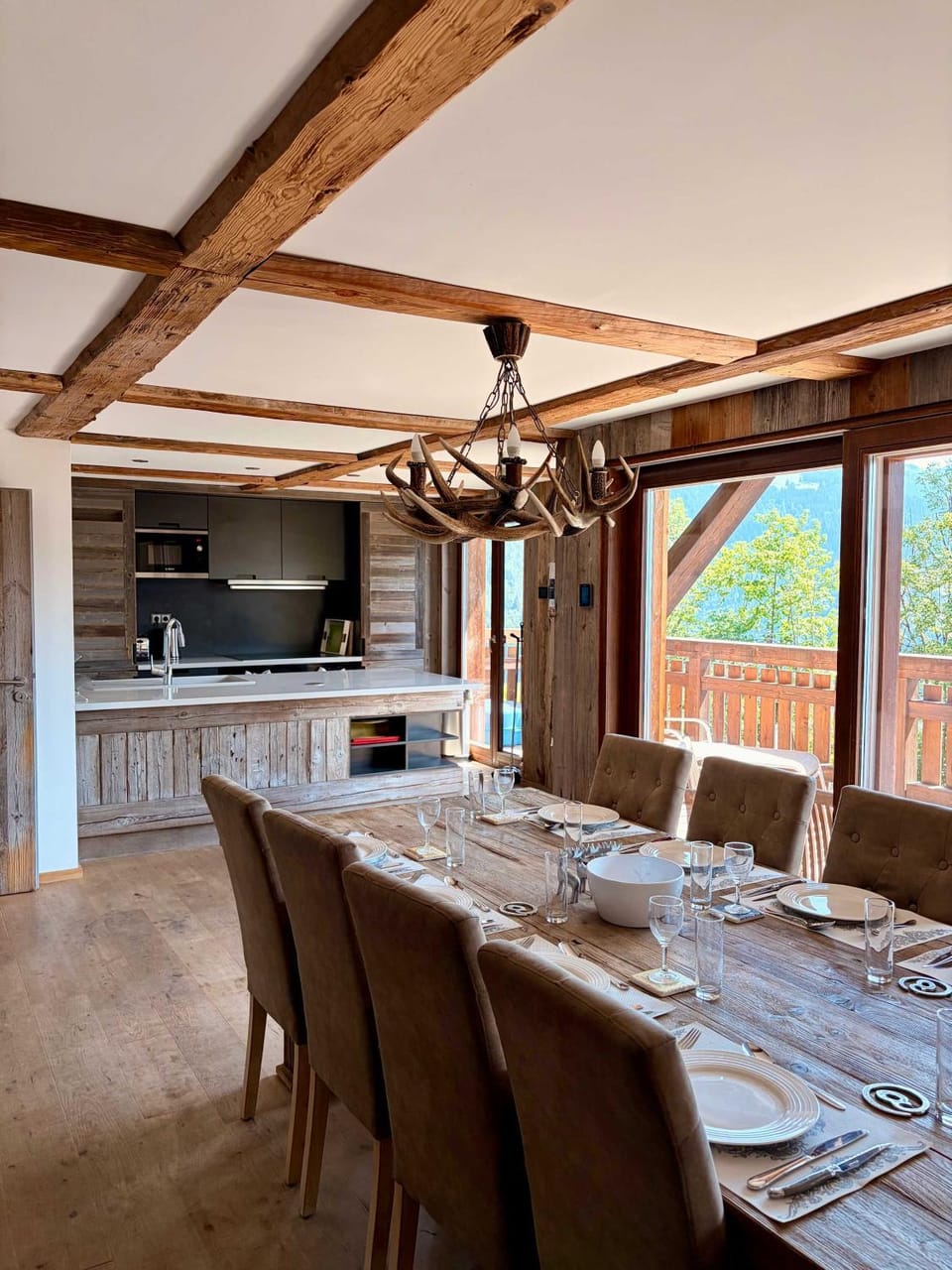 Luxury Chalet with Hot Tub & Mountain Views Chalet in Montriond