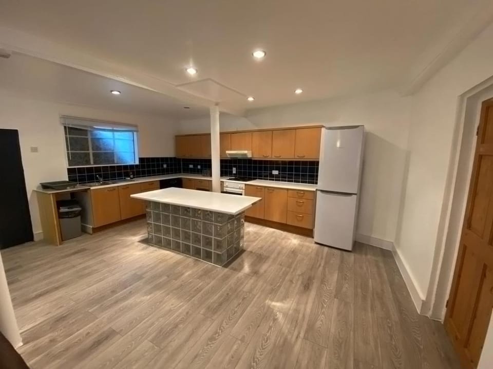 Large 3 Bedroom Flat Earl's CourtWest Kensington Apartment in City of Westminster