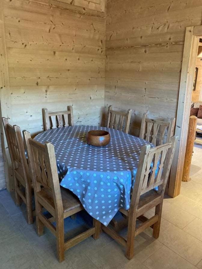 Cozy Chalet with Private Parking Sleeps 7 Chalet in Montriond