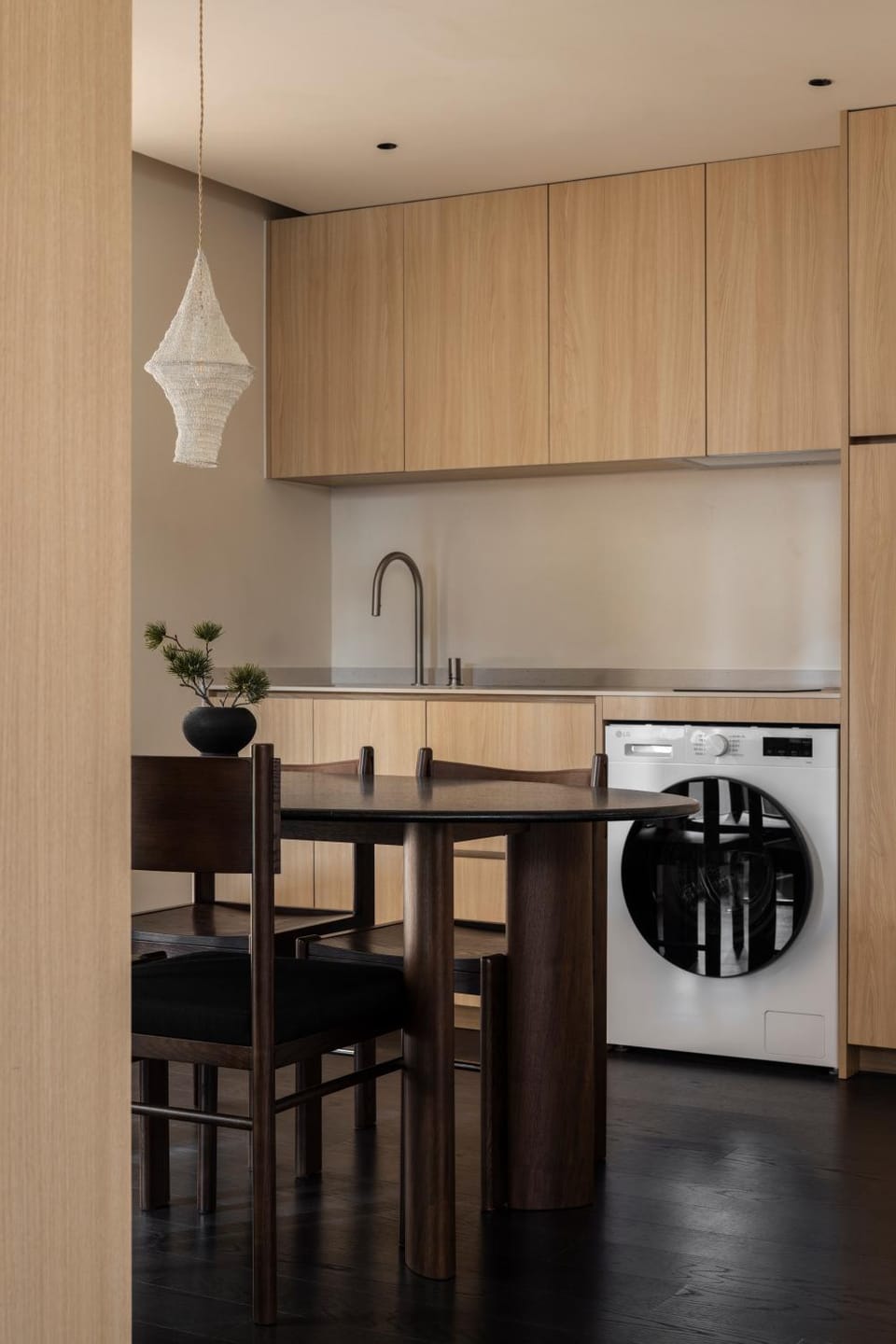 Kitchen or kitchenette, Dining area