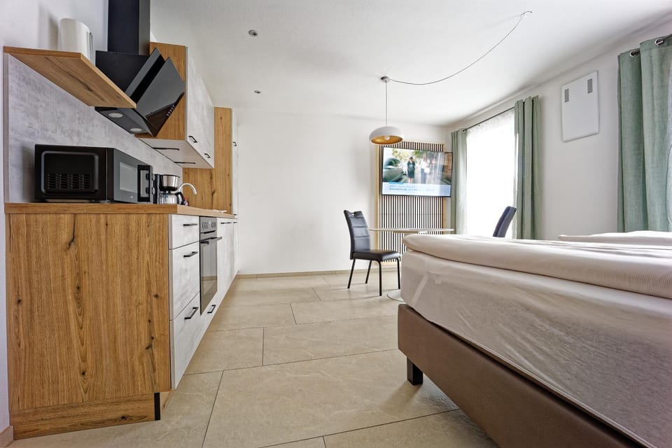 Kitchen or kitchenette, Photo of the whole room, Dining area
