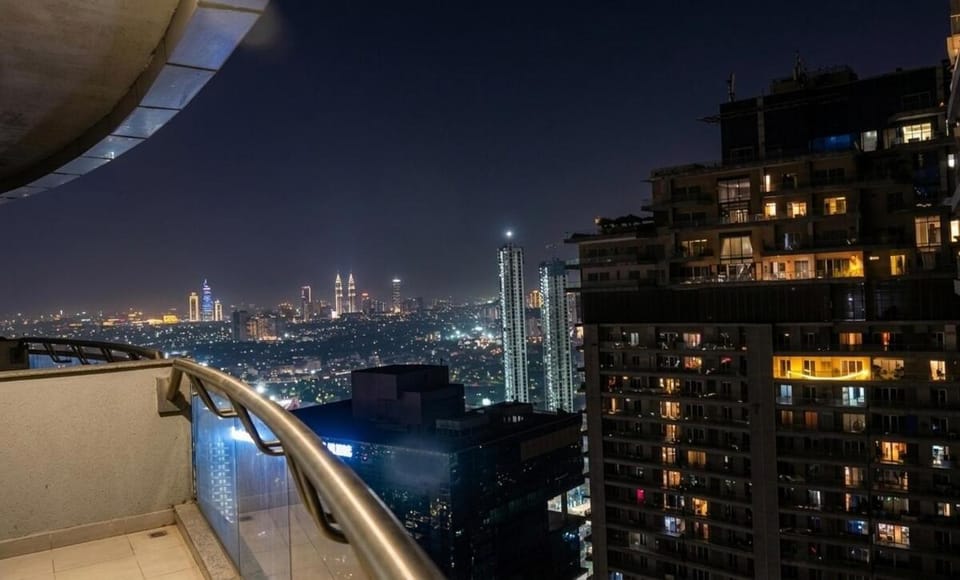 Skyview Studio River ViewSupernova Apartment in Noida
