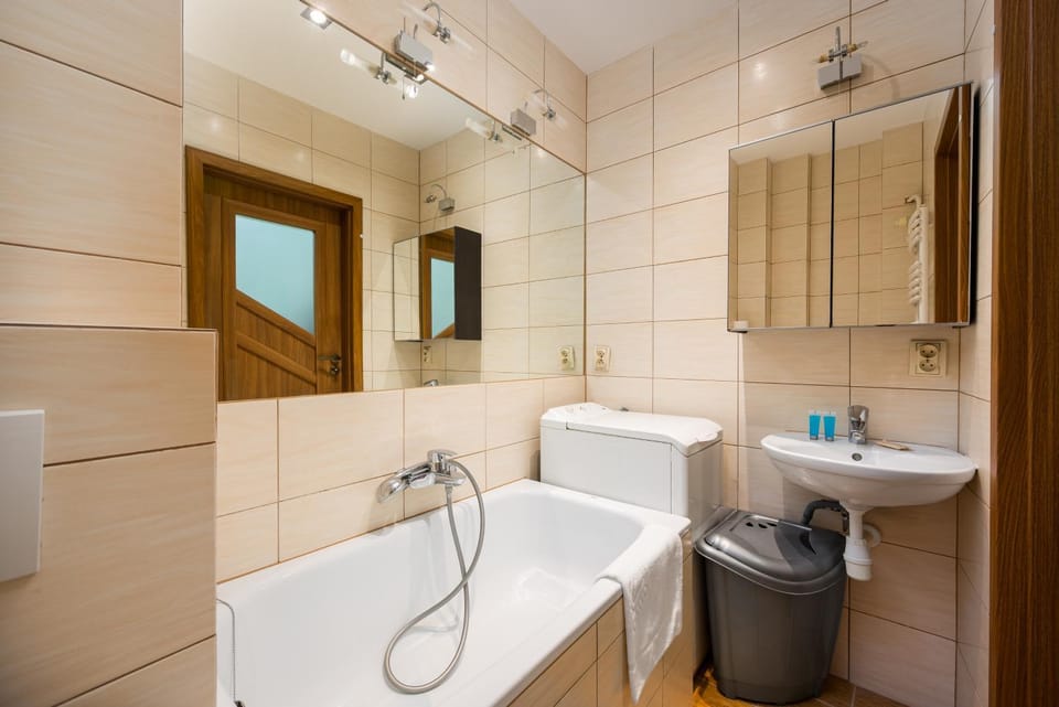 Toilet, Bathroom, Bath, towels