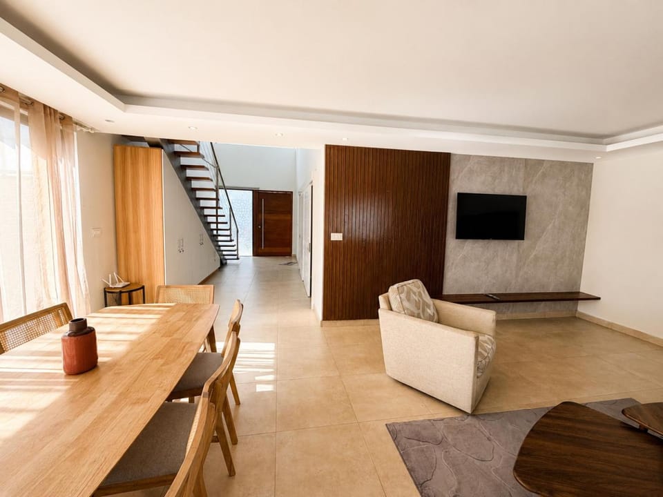 Communal lounge/ TV room, TV and multimedia, Dining area, Evening entertainment