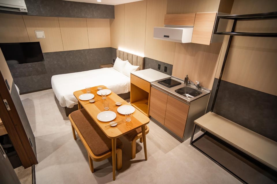 Bed, Kitchen or kitchenette, Dining area